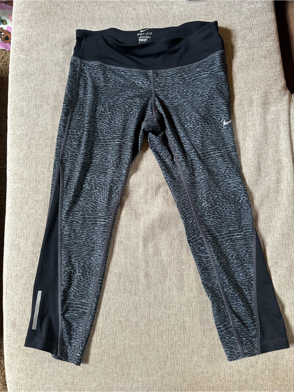 Nike drifit capri length running black grey leopard leggings sz. Med